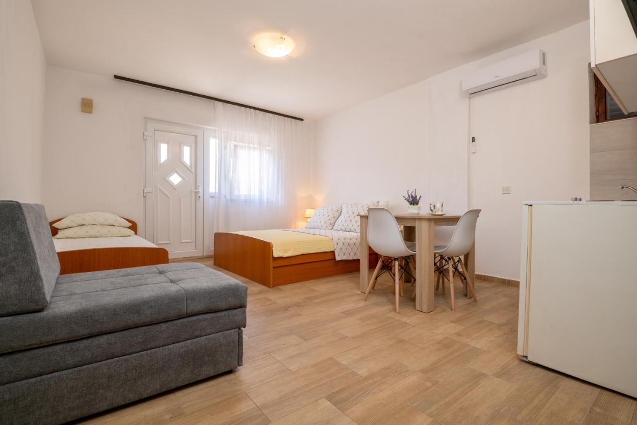 Apartmani Frane 네움 외부 사진