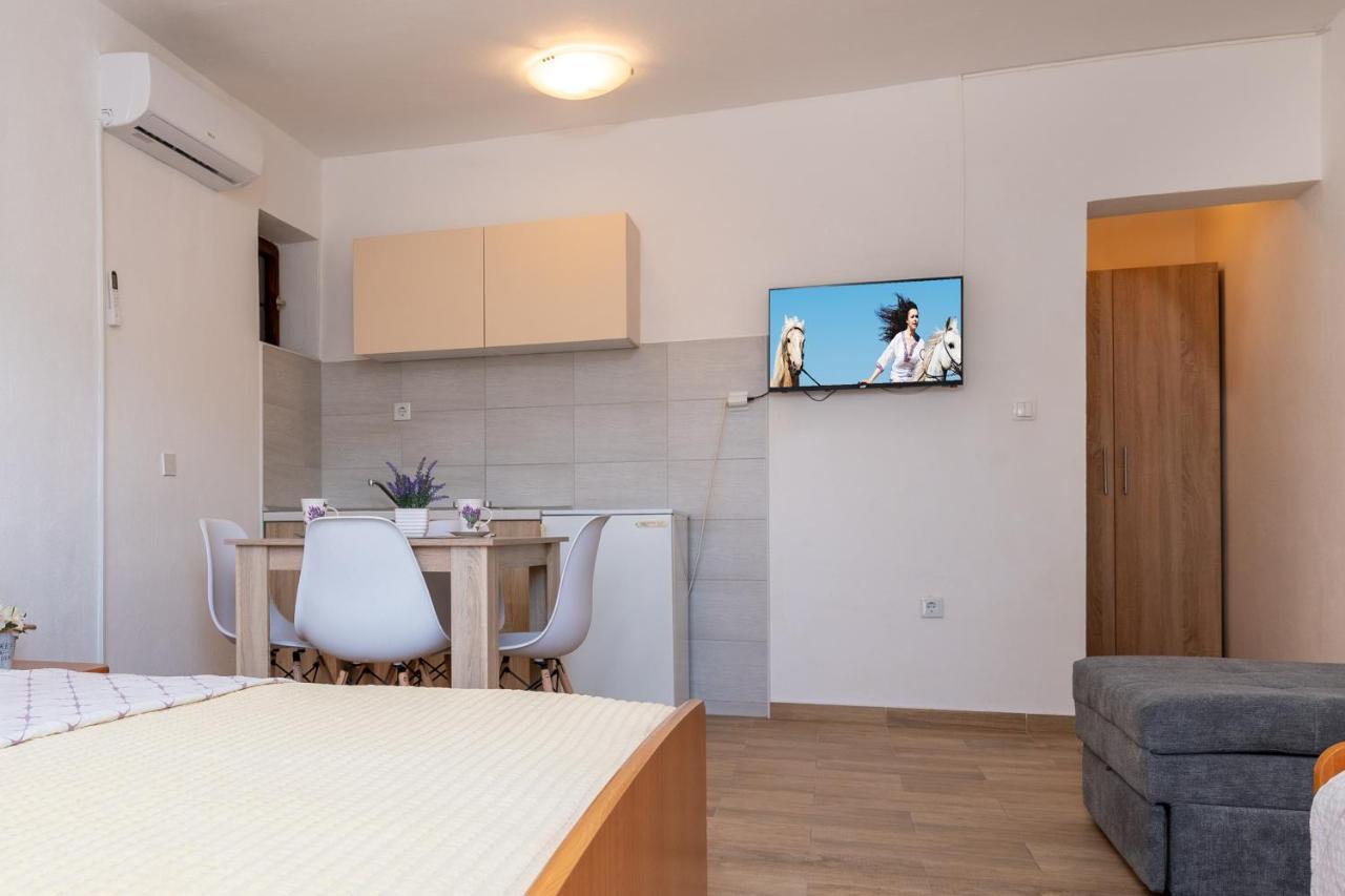 Apartmani Frane 네움 외부 사진
