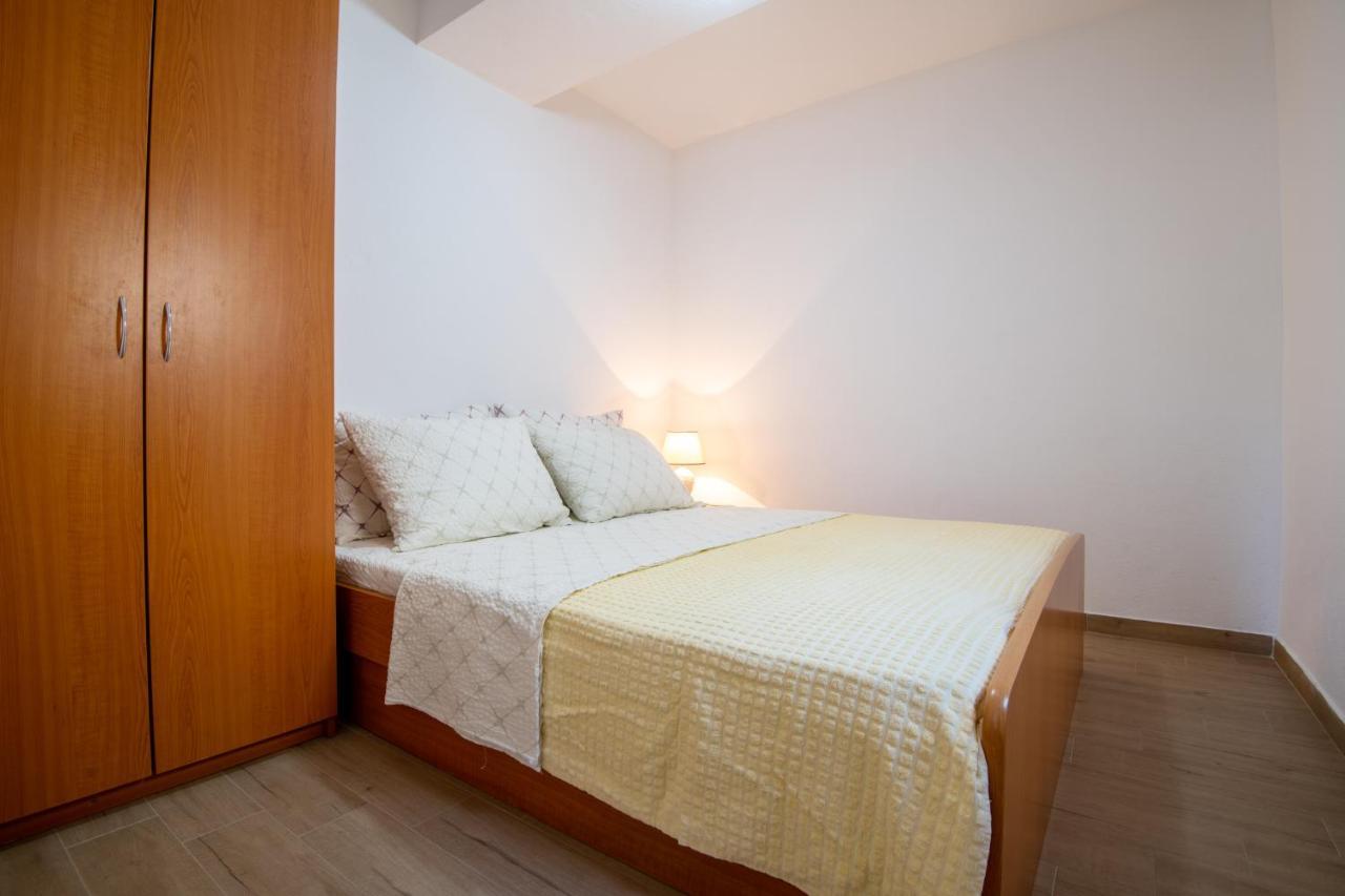 Apartmani Frane 네움 외부 사진