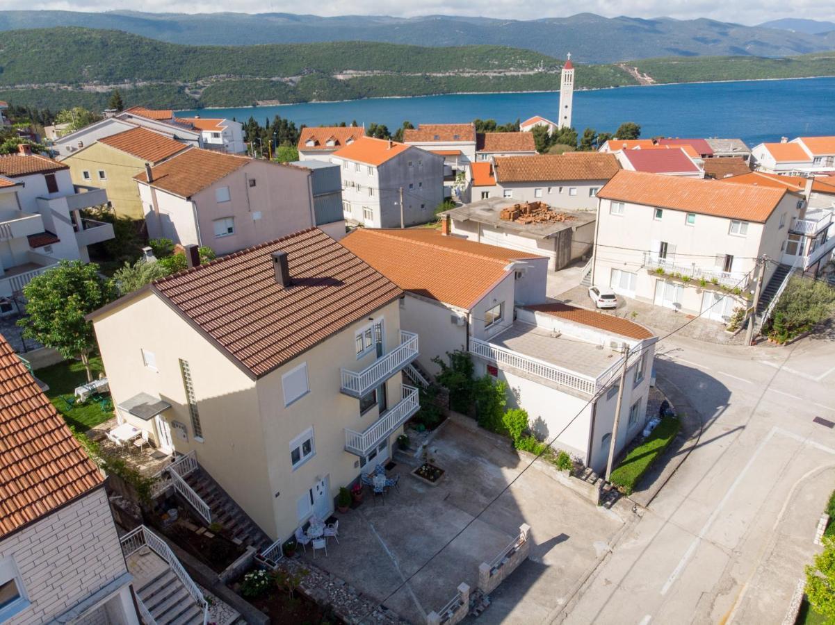 Apartmani Frane 네움 외부 사진